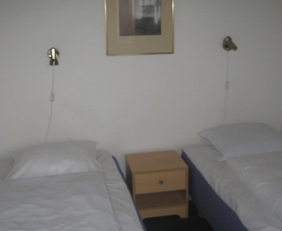 Fredericia Hotel Medio Twin senge på et af værelserne i suiten