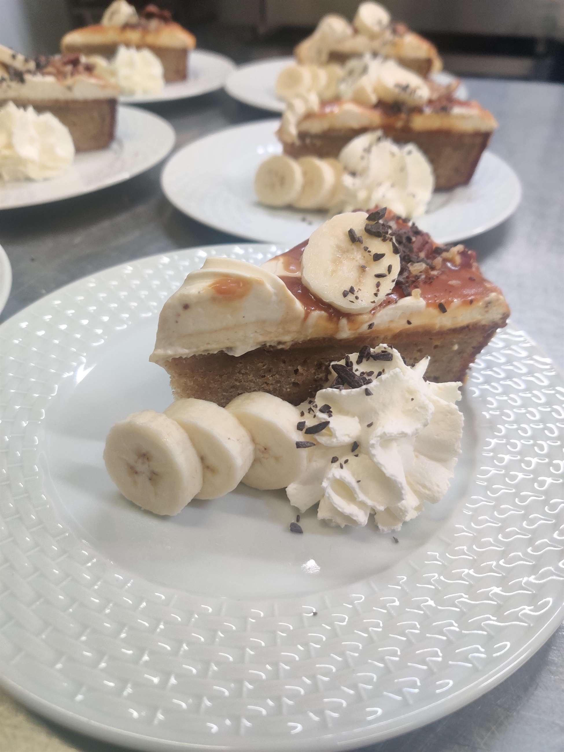 banankage med saltkaramel
